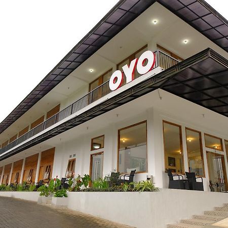 Oyo 446 Hotel Kawi Surapatha Malang Exterior foto