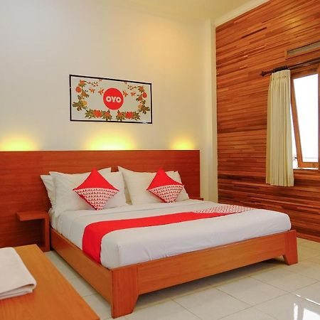 Oyo 446 Hotel Kawi Surapatha Malang Exterior foto
