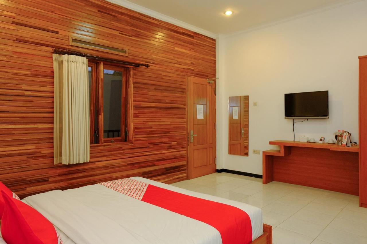 Oyo 446 Hotel Kawi Surapatha Malang Exterior foto