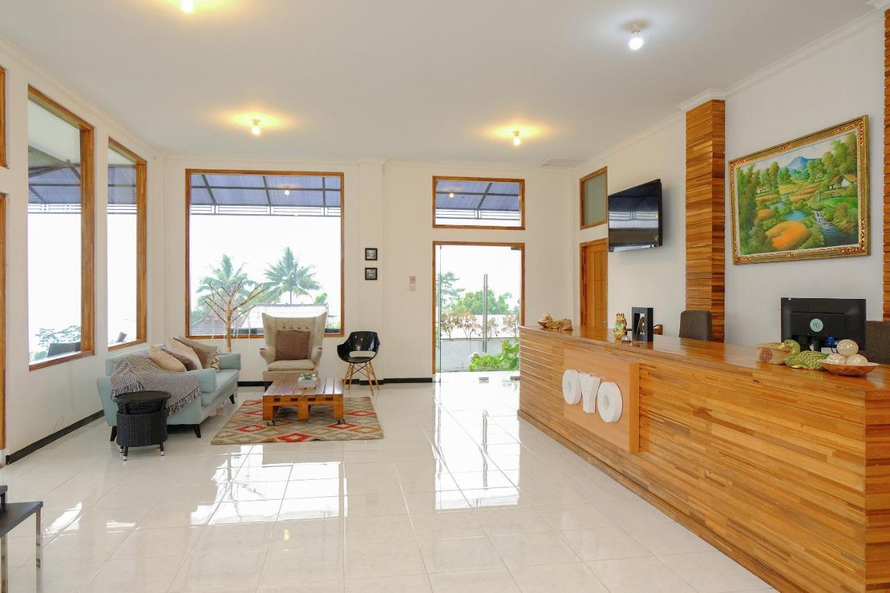 Oyo 446 Hotel Kawi Surapatha Malang Exterior foto