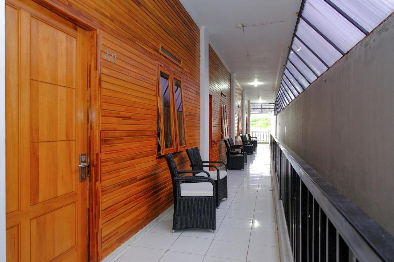 Oyo 446 Hotel Kawi Surapatha Malang Exterior foto