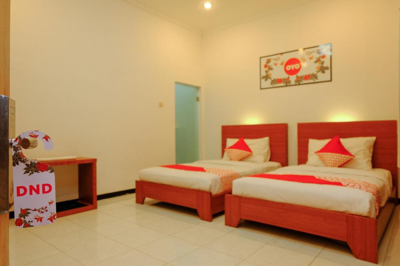 Oyo 446 Hotel Kawi Surapatha Malang Exterior foto