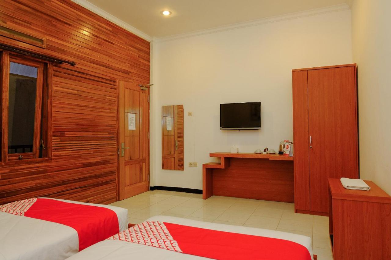 Oyo 446 Hotel Kawi Surapatha Malang Exterior foto